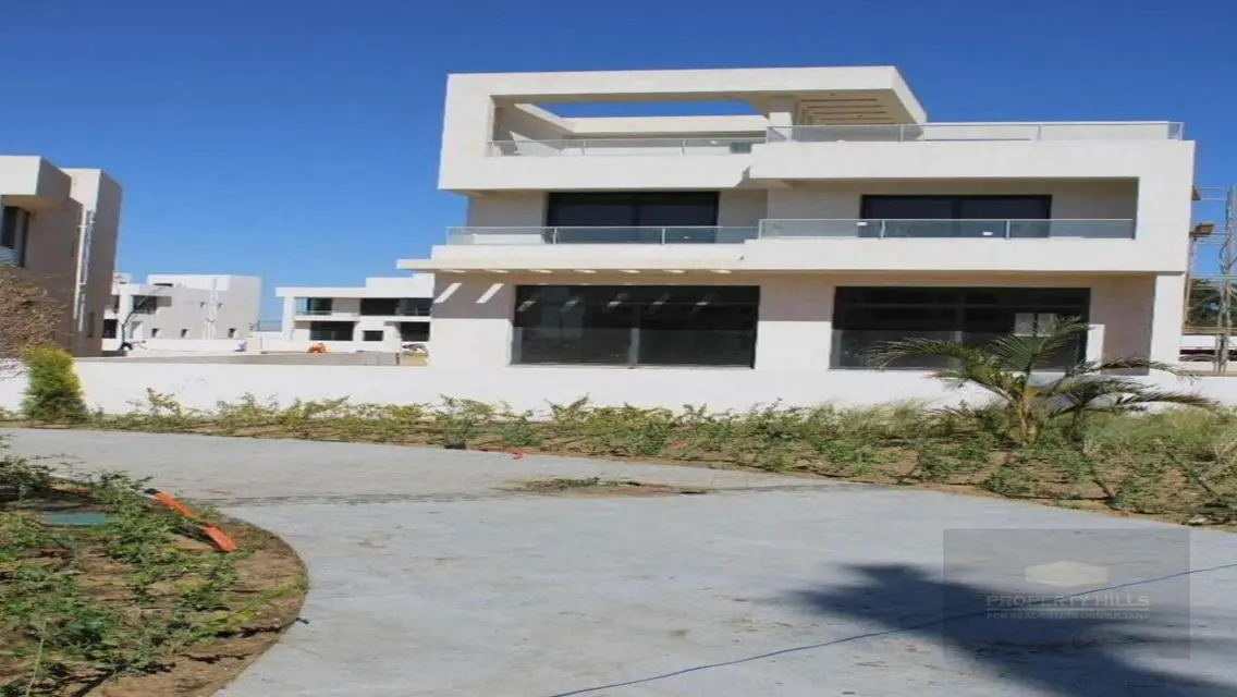 Luxurious Apartment with Private Garden in Prime Location