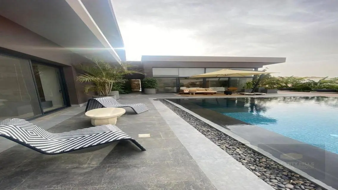 Luxurious Apartment with Private Garden in Prime Location