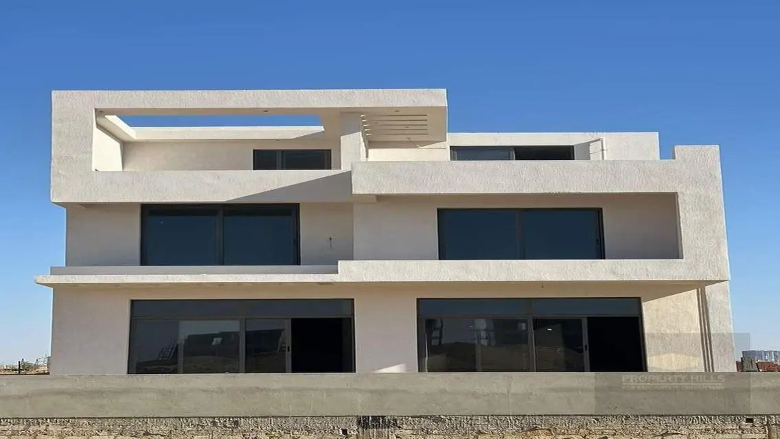 Luxurious Apartment with Private Garden in Prime Location