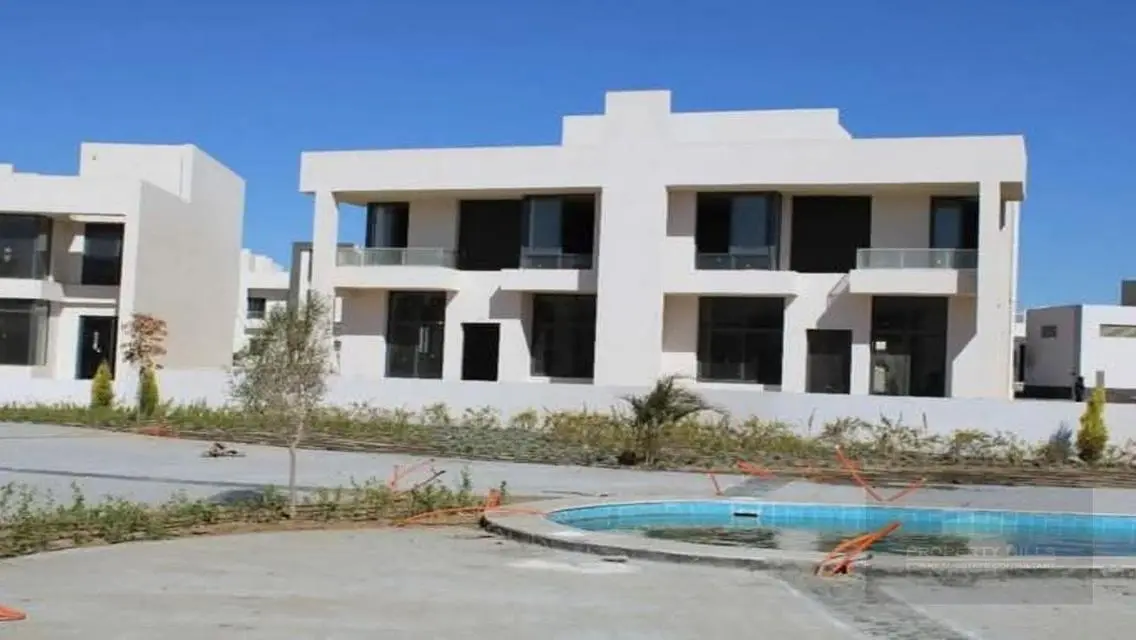 Luxurious Apartment with Private Garden in Prime Location