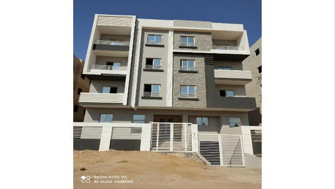 شقة فاخرة بمساحة واسعة وإطلالة مميزة