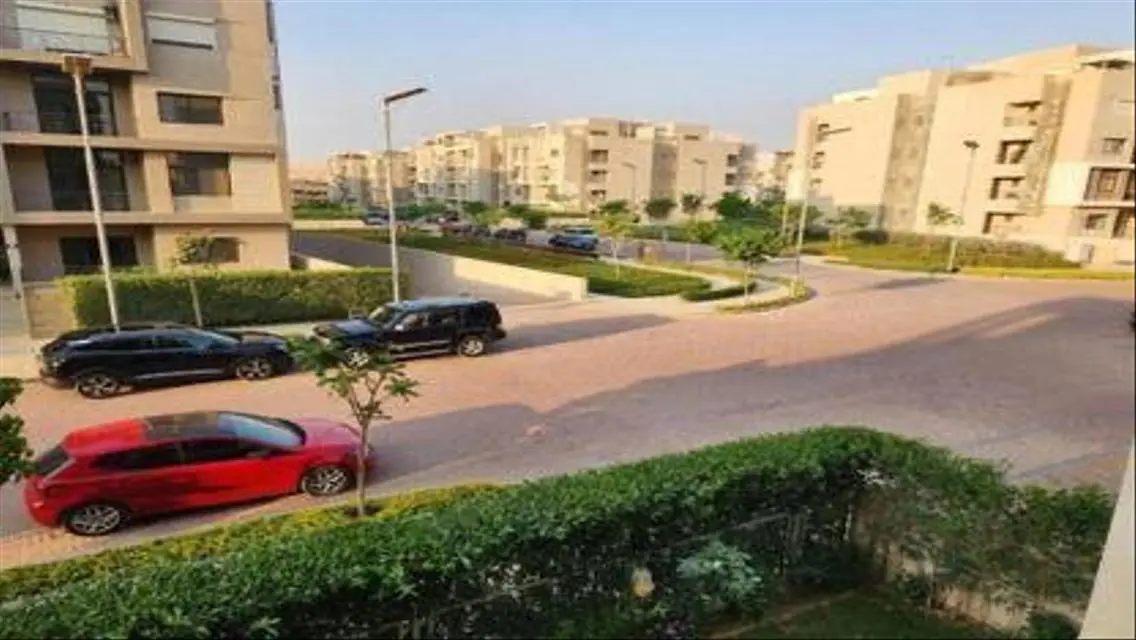 فيلا فاخرة 4 غرف للبيع بالتقسيط في موقع مميز