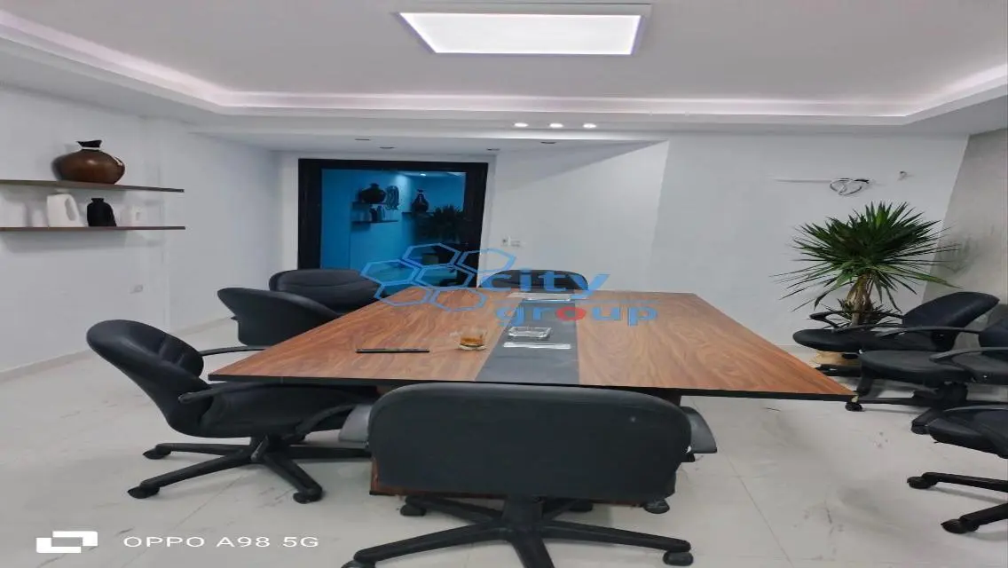 Luxury Apartment with Covered Parking in the City