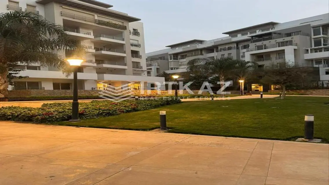 شقة فاخرة للبيع مطلة على بحيرات
