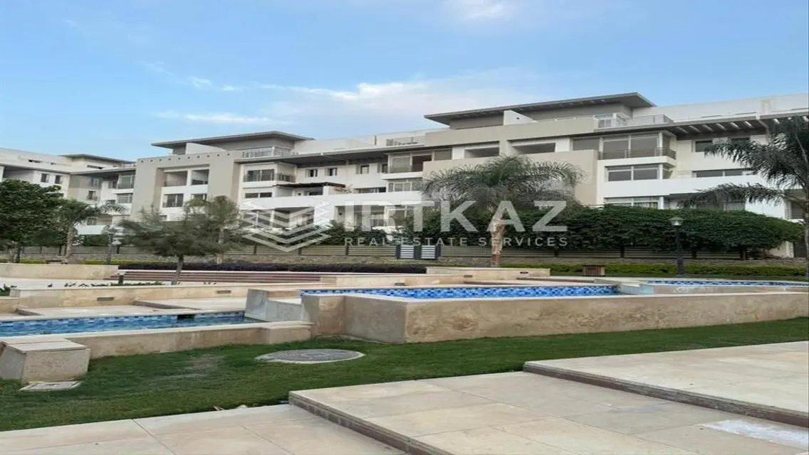 شقة فاخرة للبيع مطلة على بحيرات