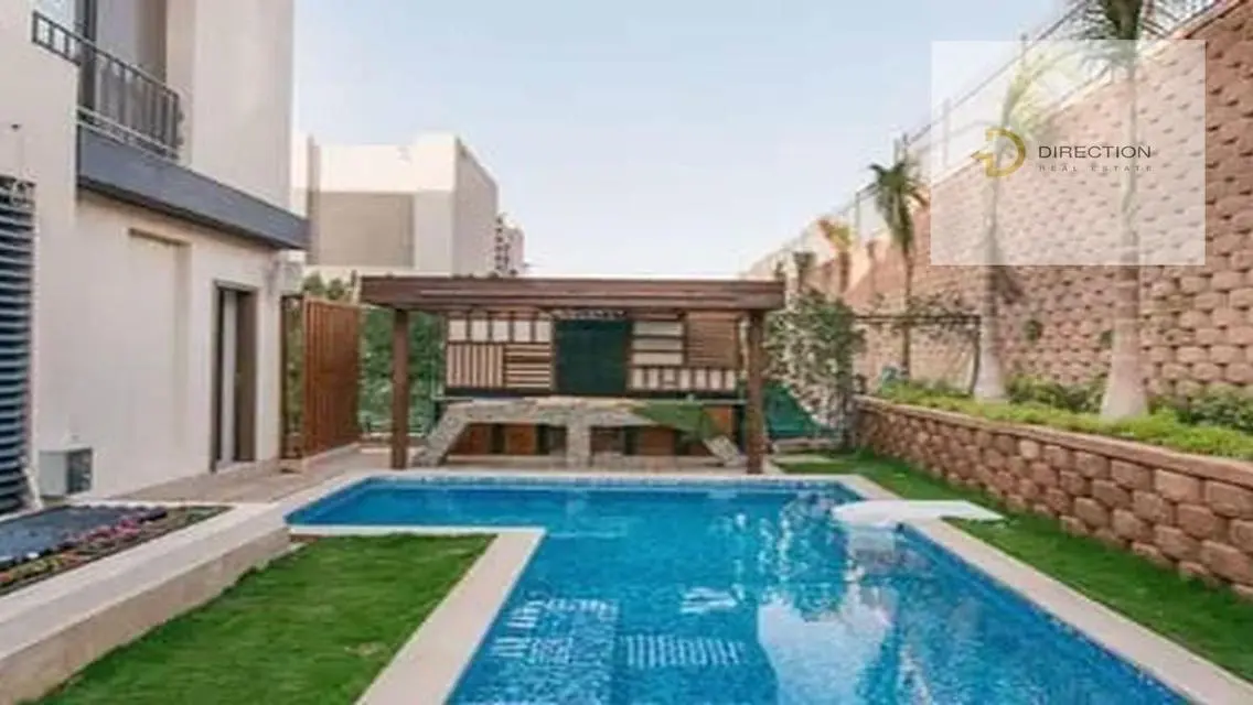 منزل فخم على بحيرات مع حديقة خاصة ومسبح