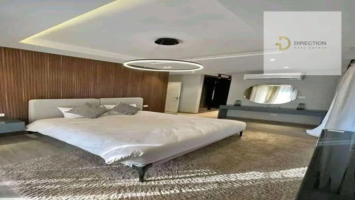 منزل فخم على بحيرات مع حديقة خاصة ومسبح