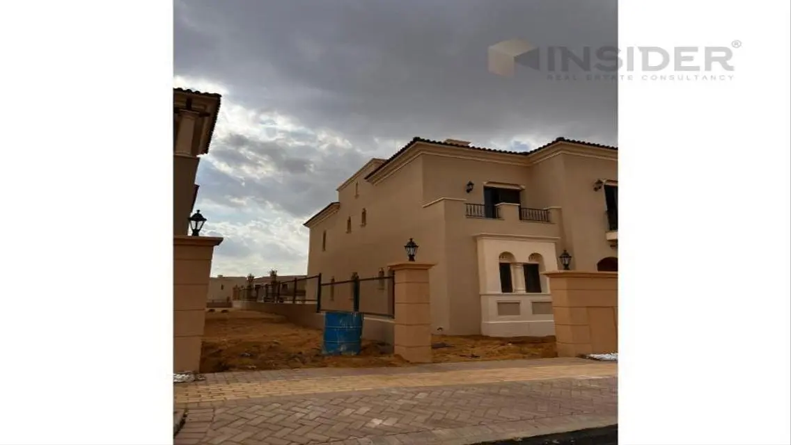 Luxury Villa with 4 Bedrooms, Private Garden and Pool