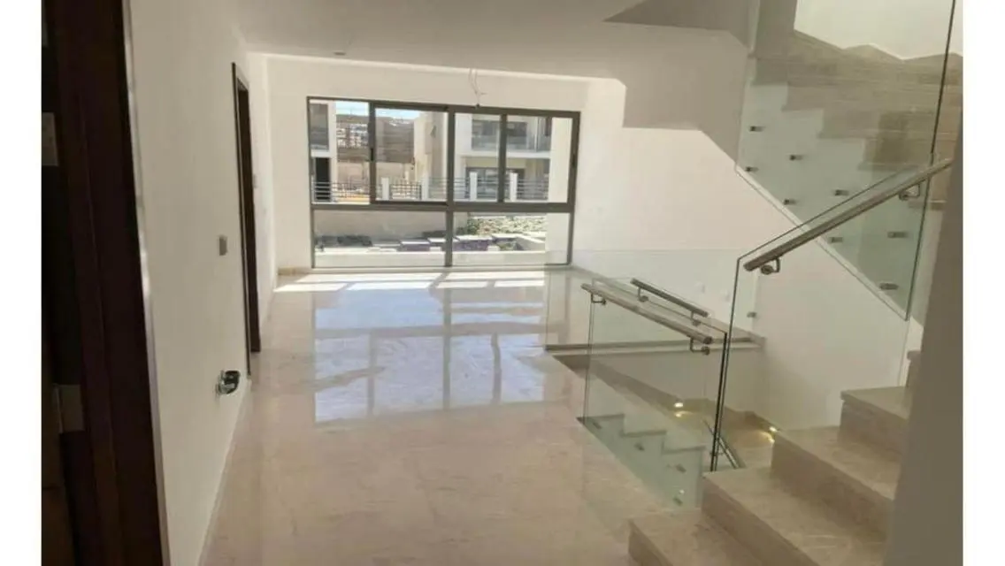 Luxury Villa for Sale, 6400000 EGP - 3 Bedrooms in a Premium Community