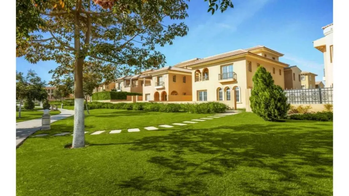 شقة فاخرة بمساحة 500 متر - 5 غرف نوم و 5 حمامات
