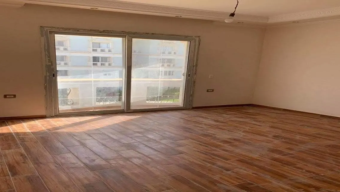 شقة فاخرة للإيجار في كمبوند ماونتن فيو هايد بارك