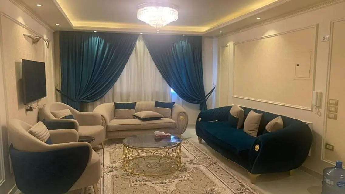 شقة فاخرة للإيجار في كمبوند ماونتن فيو هايد بارك