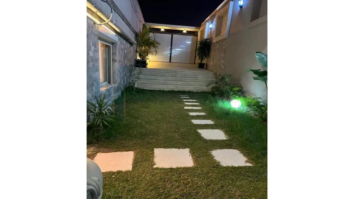 فخامة وحدات سكنية مطلة على معلم رئيسي في قلب المدينة