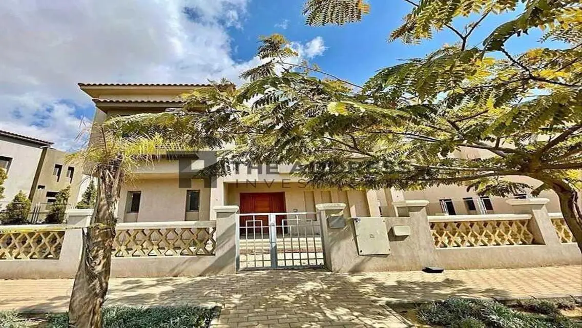 Luxury Villa with Private Pool and Lake View