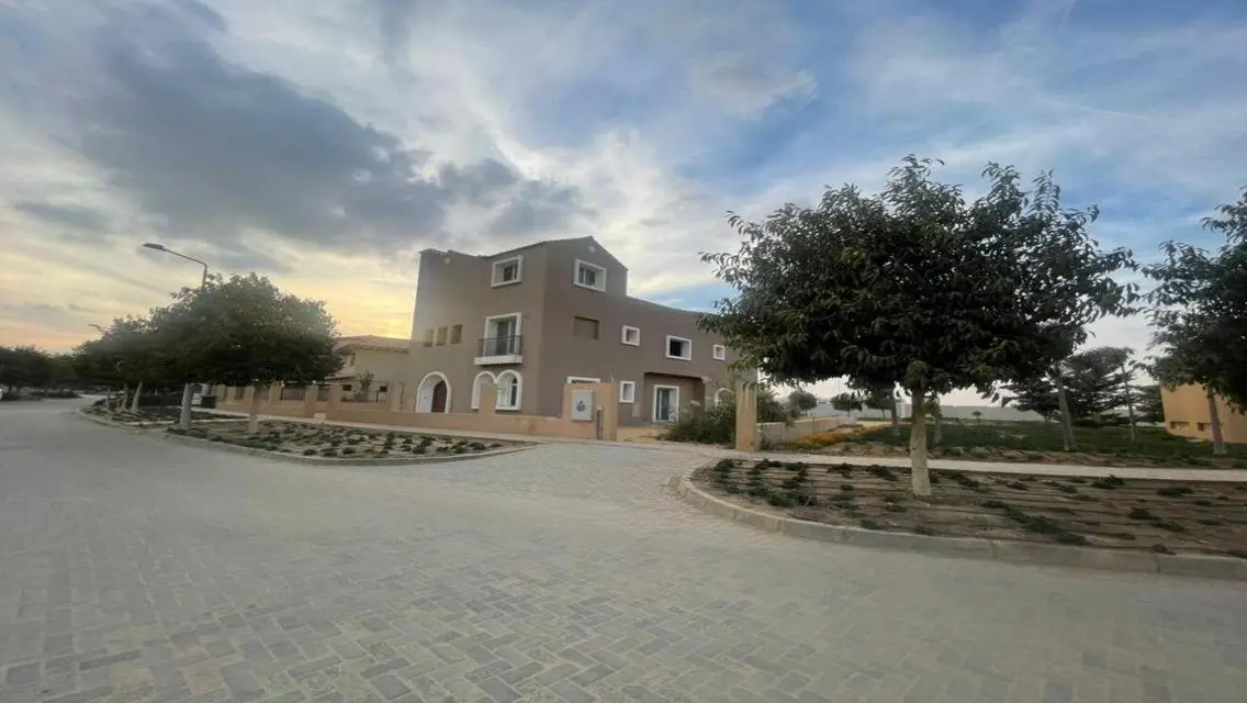 Luxury Villa for Sale in Hyde Park
