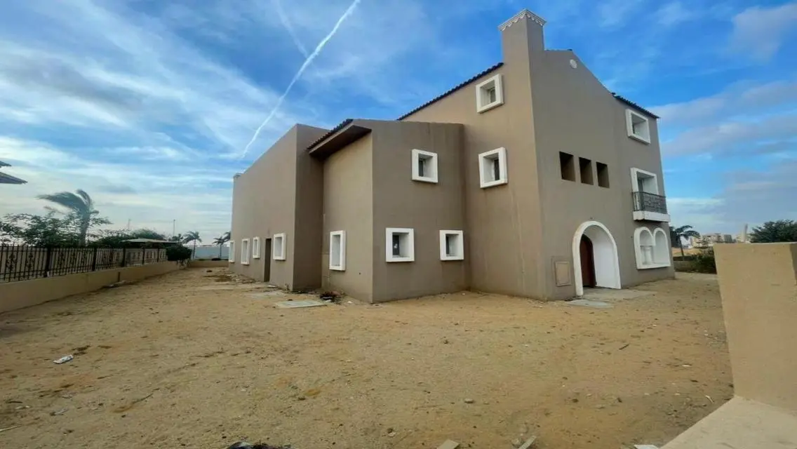 Luxury Villa for Sale in Hyde Park