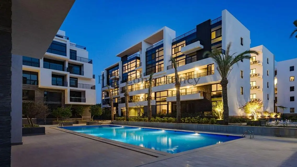 Luxury Property with Lake View
