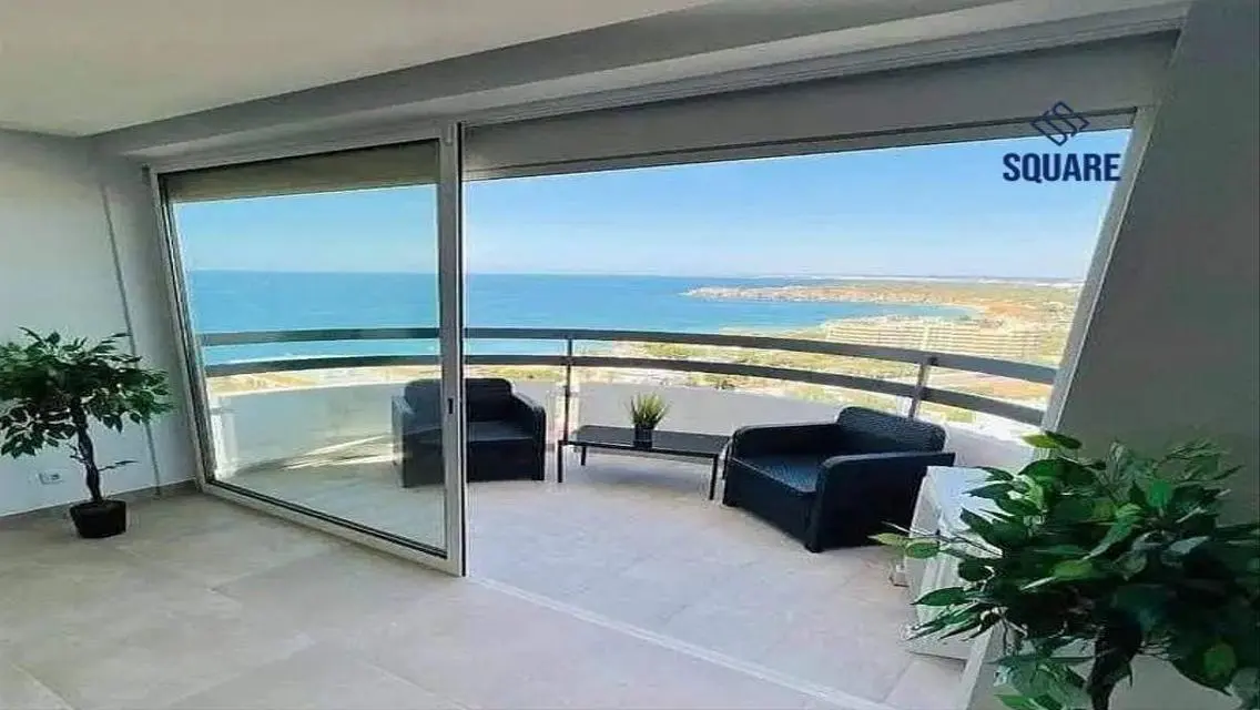 Luxury Apartment Overlooking the Lakes
