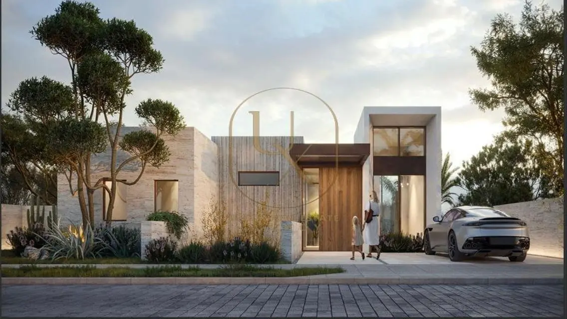 Luxury Property with Lake View - 10Y