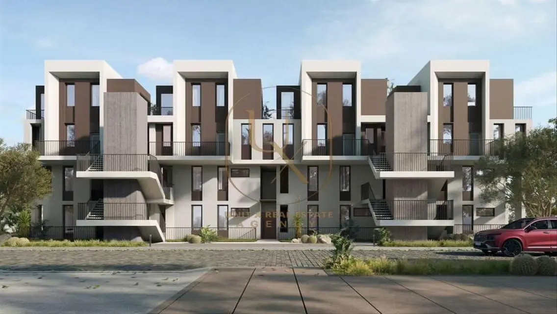 Luxury Property with Lake View - 10Y