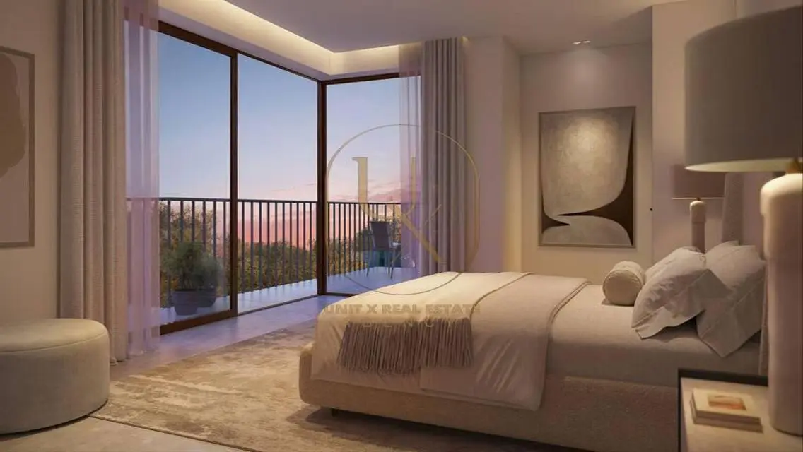 Luxury Property with Lake View - 10Y