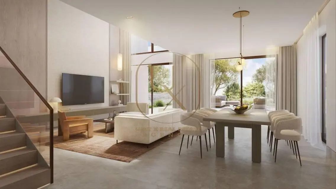 Luxury Property with Lake View - 10Y