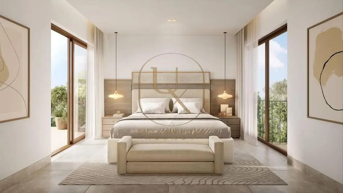 Luxury Property with Lake View - 10Y