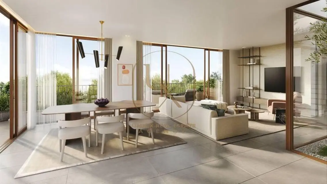 Luxury Property with Lake View - 10Y