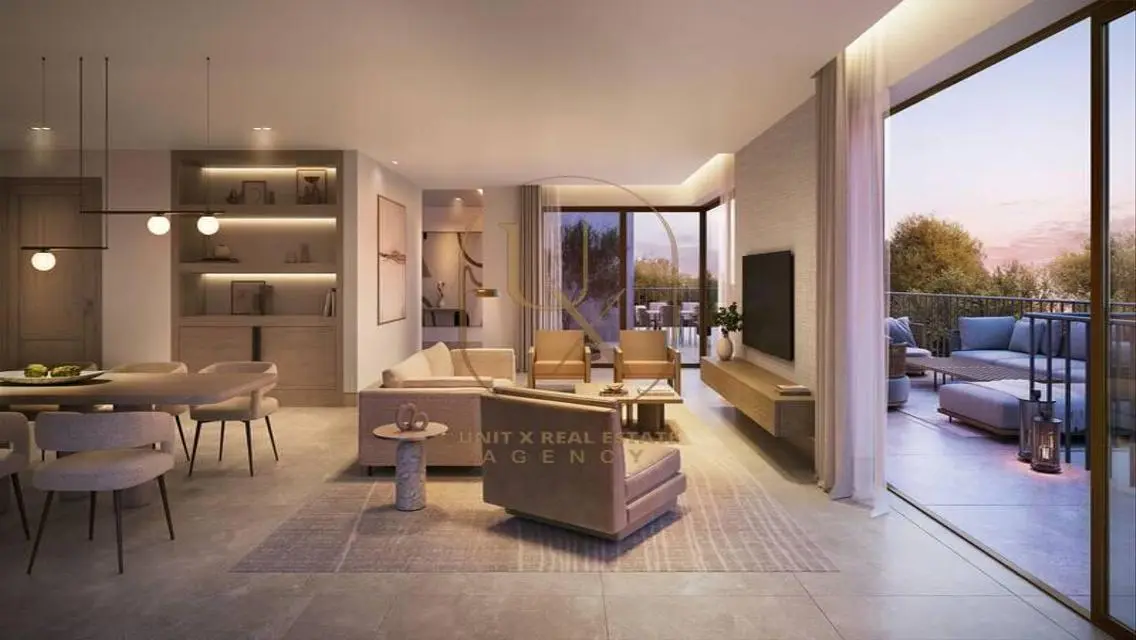 Luxury Property with Lake View - 10Y