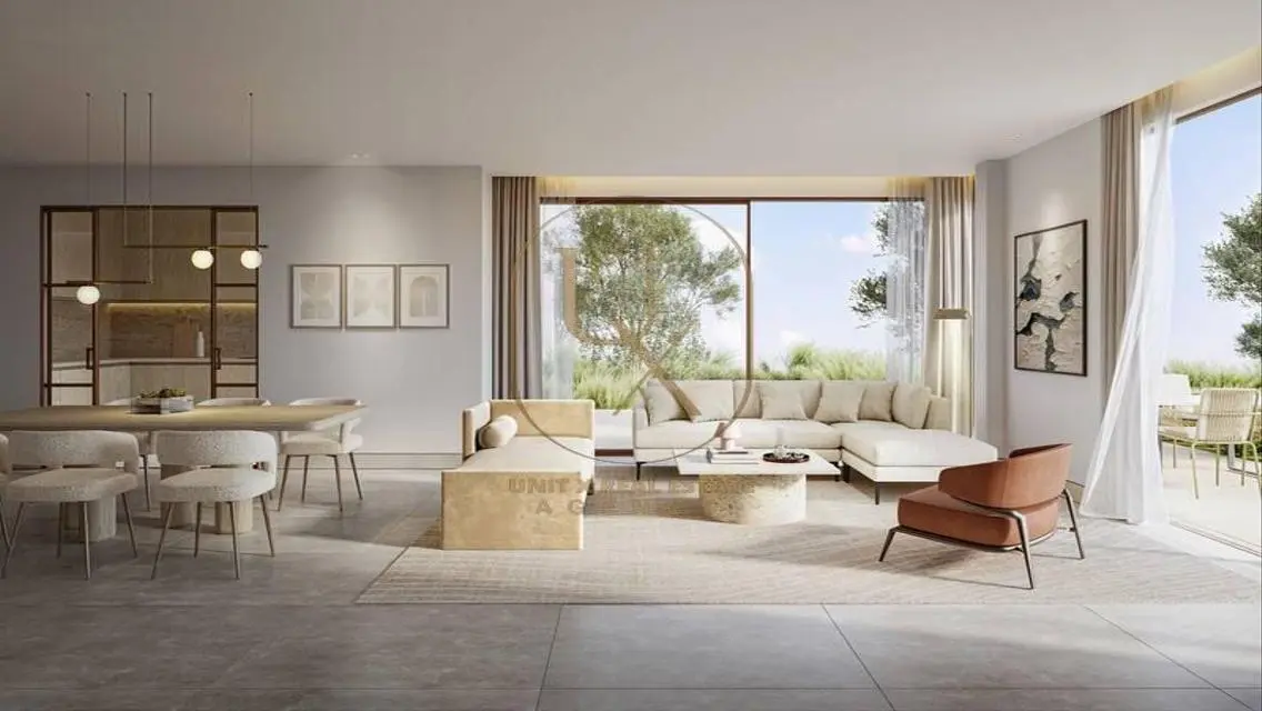 Luxury Property with Lake View - 10Y