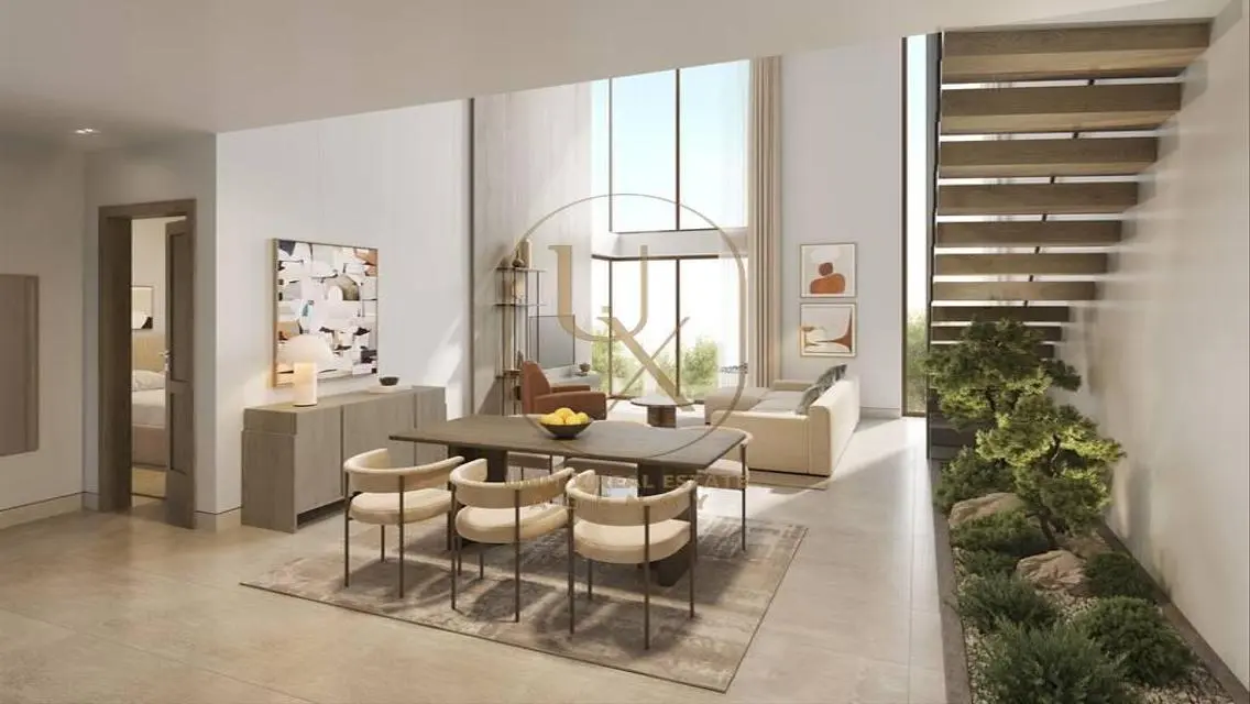 Luxury Property with Lake View - 10Y
