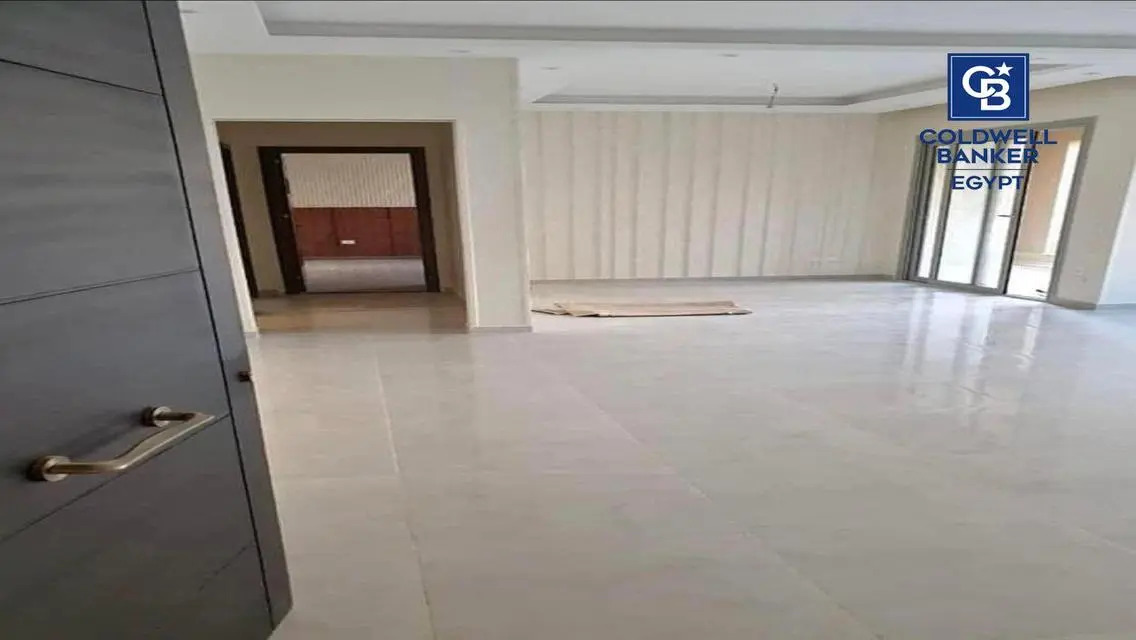 فيلا فاخرة للبيع في موقع متميز