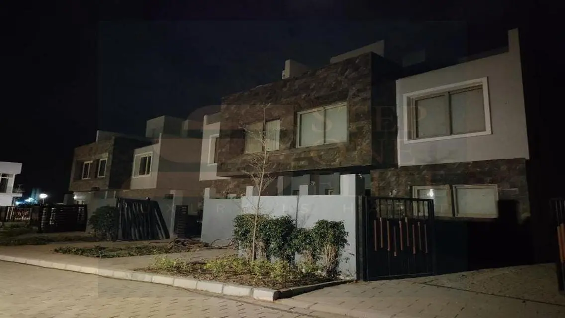 -5 - شقة فاخرة للبيع