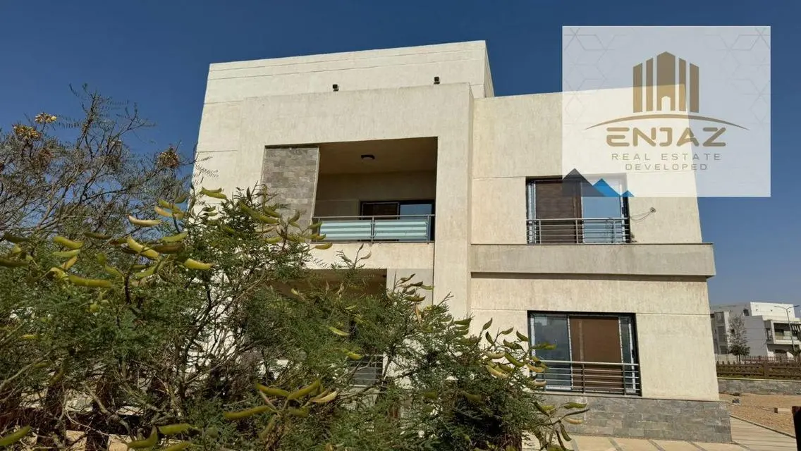 فيلا فاخرة للبيع بمساحة 750 متر في موقع مميز