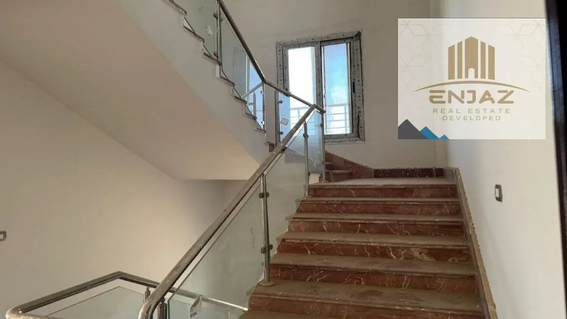 فيلا فاخرة للبيع بمساحة 750 متر في موقع مميز