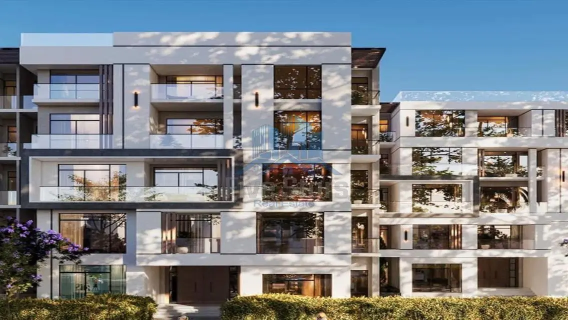 Luxury Apartment with Private Garden and Lake Views