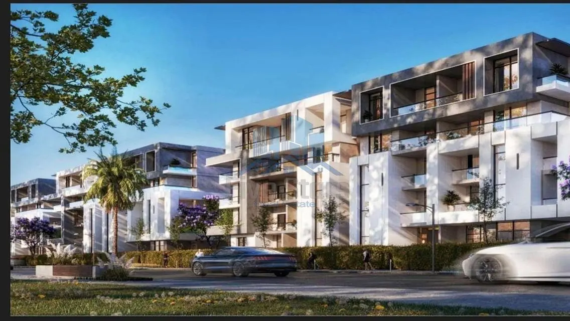 Luxury Apartment with Private Garden and Lake Views