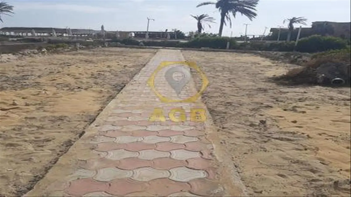 فيلا فاخرة للبيع مع حديقة خاصة ومسبح مشترك