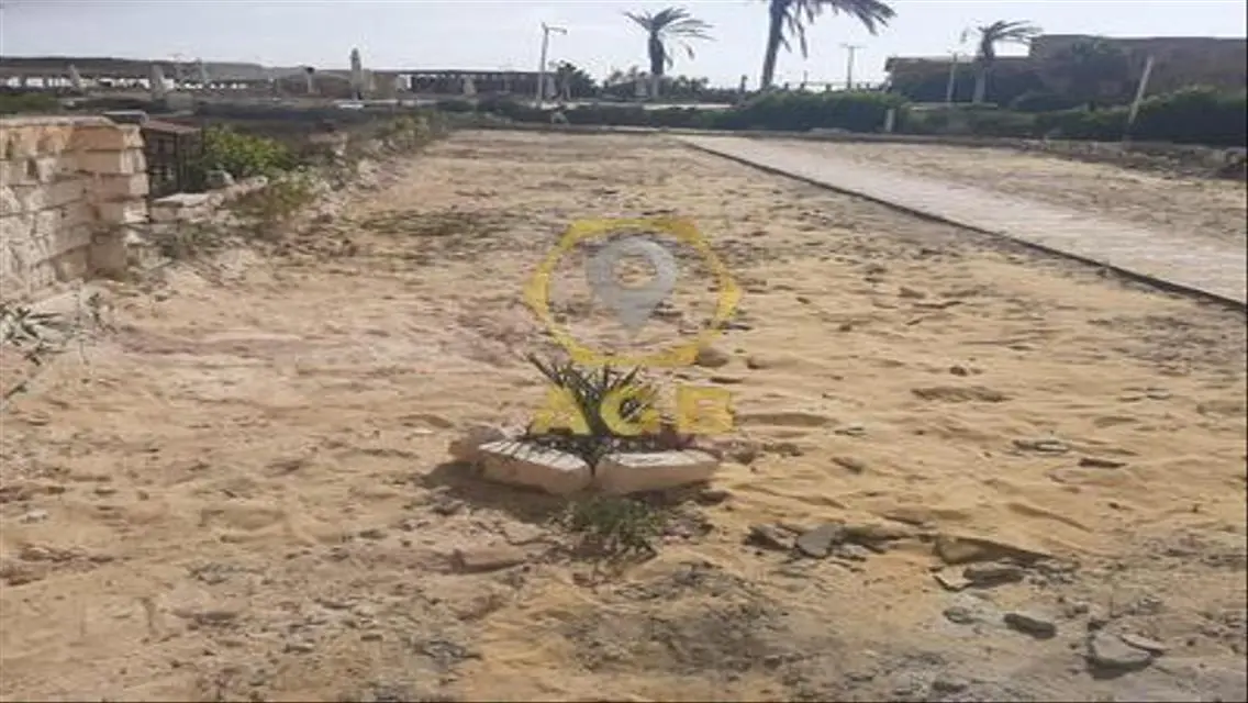 فيلا فاخرة للبيع مع حديقة خاصة ومسبح مشترك
