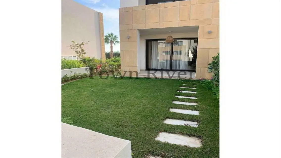 فيلا فاخرة للبيع بمساحة واسعة