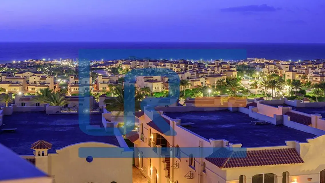Luxury 110 sqm Apartment Overlooking Lakes