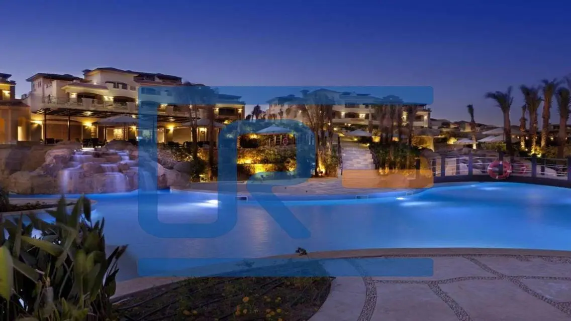 Luxury 110 sqm Apartment Overlooking Lakes