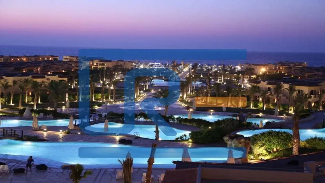 Luxury 110 sqm Apartment Overlooking Lakes