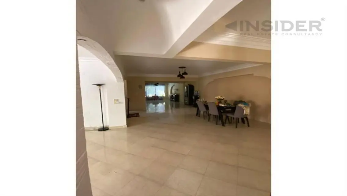 فيلا فاخرة مع غرف دراسة وشرفة
