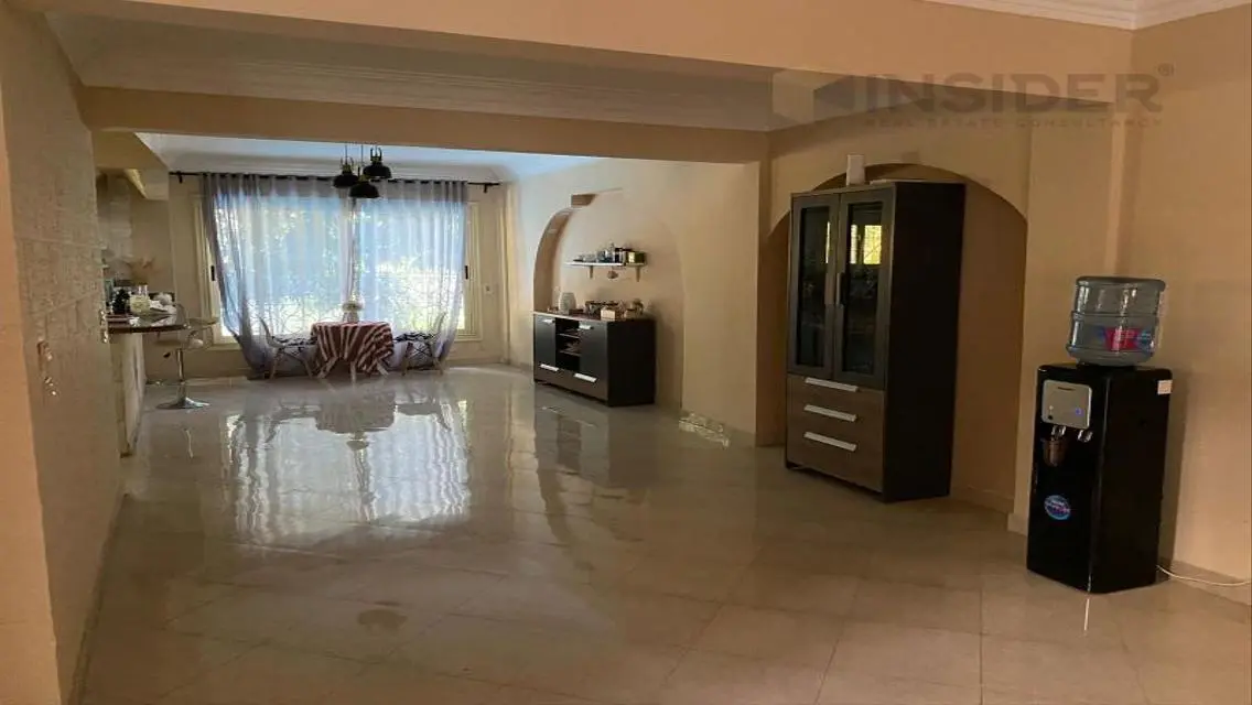 فيلا فاخرة مع غرف دراسة وشرفة