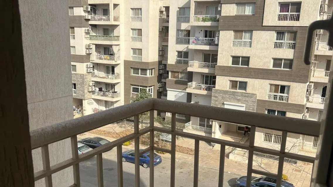 شقة رائعة بمساحة 13000 متر للإيجار