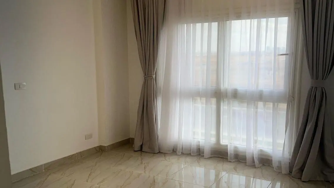 شقة رائعة بمساحة 13000 متر للإيجار