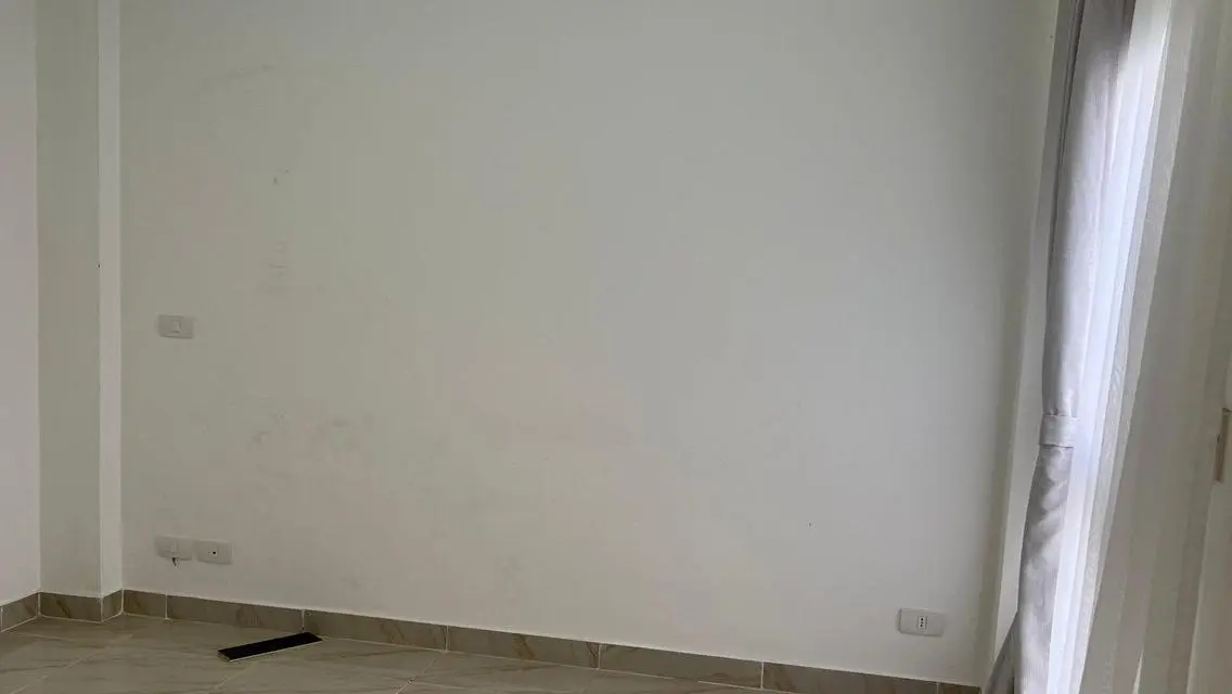 شقة رائعة بمساحة 13000 متر للإيجار