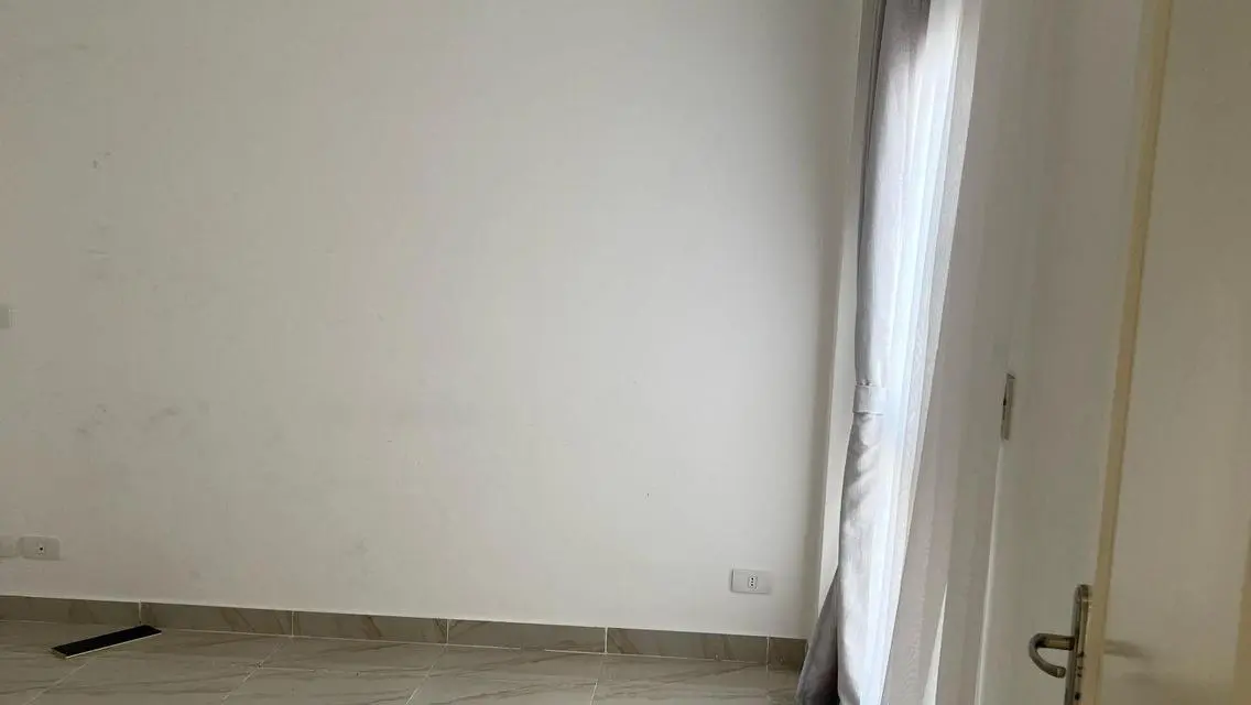شقة رائعة بمساحة 13000 متر للإيجار