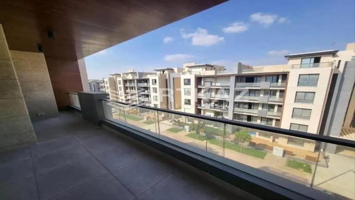 Luxurious Apartment with Modern Design in City Center